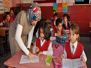 Başörtüsü yasağı ortaöğretimden de kalkmalı