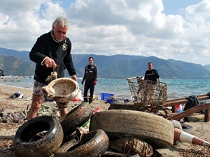 Boğaz'da çöp temizliği