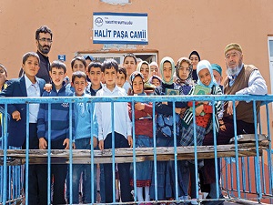 Böyle imam dostlar başına