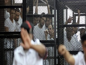 27 Üniversite öğrencisine hapis şoku