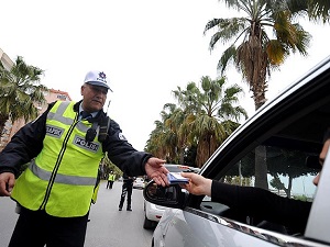 2 yıl aday sürücülük geliyor, kırmızı ışığı 3 kez ihlal ehliyeti kaybettirecek