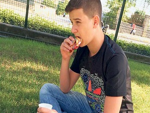 Çocuğunuzun abur-cubur ile mücadelesinde 10 kural!