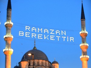 Mahya 450 yıldır minareleri süslüyor