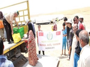 İHH'dan Musul'dan kaçan mültecilere yardım