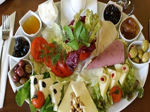 İftarda peynir, zeytin, domates tüketin