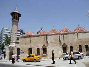 Restorasyonuna 3,5 milyon lira harcanan Yeni Camii ibadete açıldı