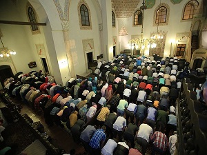 Yurtdışında ilk teravih namazı kılındı