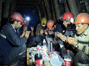 Madenciler ilk sahurlarını yaptı