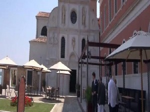 Müslümanlara ibadet engeline tepki