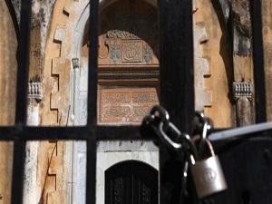 Rodos'ta camiler kilitli