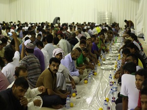 Dubai'de ilk iftar yapıldı