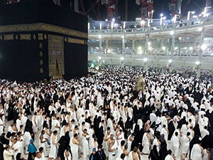 Bir başkadır Kabe'de teravih