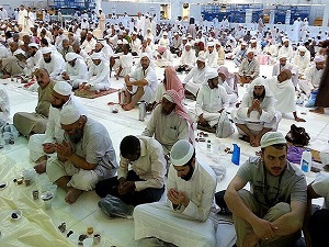 Mescid-i Haram'da iftar heyecanı