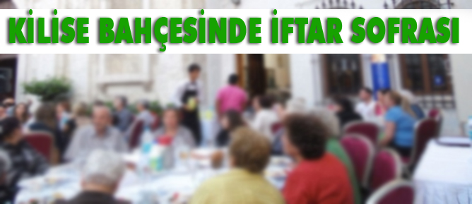 Kilise bahçesinde iftar sofrası