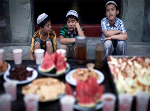 Uygurlara oruç resmen yasaklandı