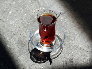Sahurda içilen demli çay su kaybettiriyor