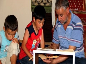 Suriyeliler Kur'an kurslarına ilgi gösteriyor