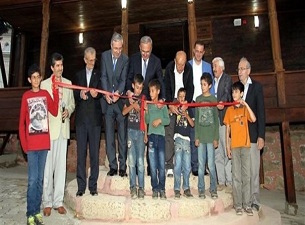 Çivisiz Cami ibadete açıldı