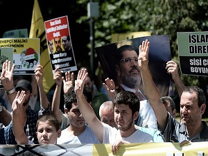 Saraçhane Parkı'nda Mısır'daki darbeyi protesto ettiler