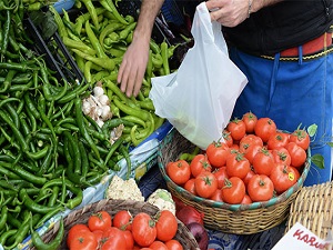 Sıcak havalarda pazardan meyve ve sebze dışında bir şey almayın!