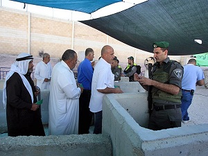 İsrail Filistinlilerin namazına yine engel oldu