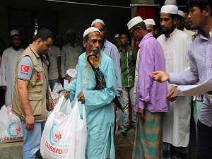 Arakan Müslümanlarından binlerce tebessüm
