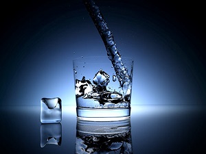 İftarı açarken 2 bardaktan fazla su içmeyin