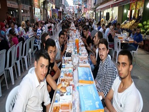 Esenler'de 3 bin kişi tek sofrada