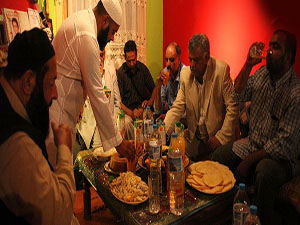 Yunan Müslümanlar, ev iftarları geleneğini yaşatıyor