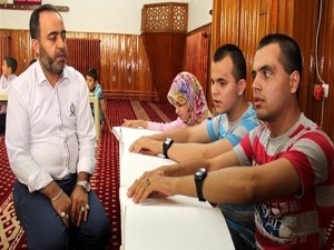 Görme engelli kardeşlere Kur'an öğretti