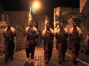 İsrail'in baskınları ramazan davulcularını yıldıramadı