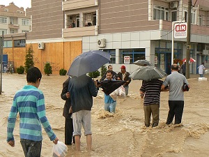 Edirne'de şiddetli yağış su baskınlarına neden oldu