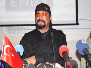 Steven Seagal: Ramazan ayının güzelliğini yaşamak istiyorum