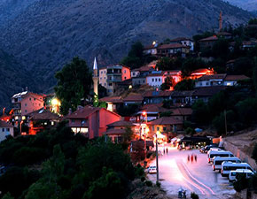 Risale-i Nur okuyucusu Barla'ya yalnız gelmeli ki...