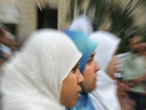 Özbekistan'da başörtülü öğrenci kütüphaneye alınmadı