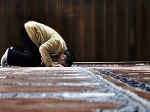 Özel okullara mescit zorunluluğu