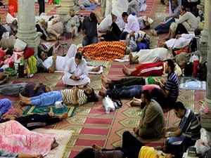 Mısır’da 3 bin 300 camide itikafa izin verildi