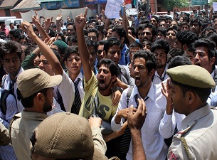 Hintli milletvekili zorla oruç bozdurmaya çalıştı