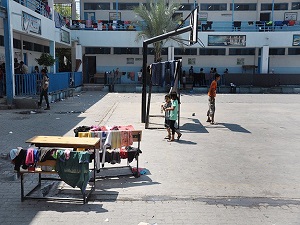 İsrail ordu birlikleri okula saldırdı
