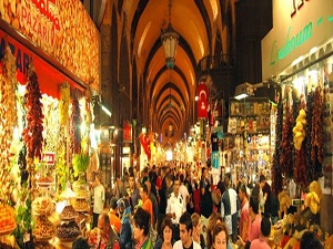 İstanbul'da bayram alışverişi yoğunluğu yaşanıyor