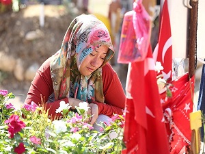 Soma'da madenci yakınları bayrama buruk girecek