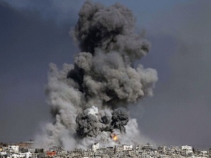 İsrail okul ve camileri bombaladı