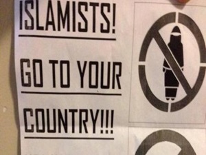 Müslüman evlerine 'nefret' broşürü