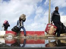 3 günde 27 bin Libyalı Tunus'a geçti