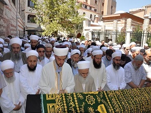 İsmailağa Cemaati'nin ileri gelenlerinden Özülkü toprağa verildi