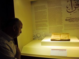 8 asırlık Kur'an-ı Kerim ilgi çekiyor