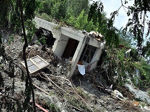 Nepal'deki toprak kaymasında 100'den fazla kayıp var