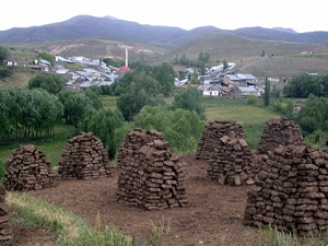 Tezekler kış için istiflenmeye başladı