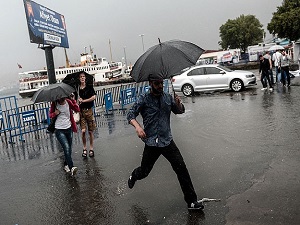 İstanbul'a yağış ve hortum uyarısı