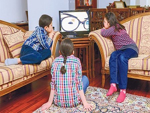 Uzun süre televizyon seyreden çocuklarda obezite riski yüksek